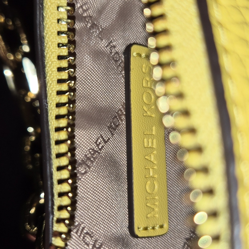 Michael Kors Mini Bag in Yellow with Studs - Picture 4 of 5